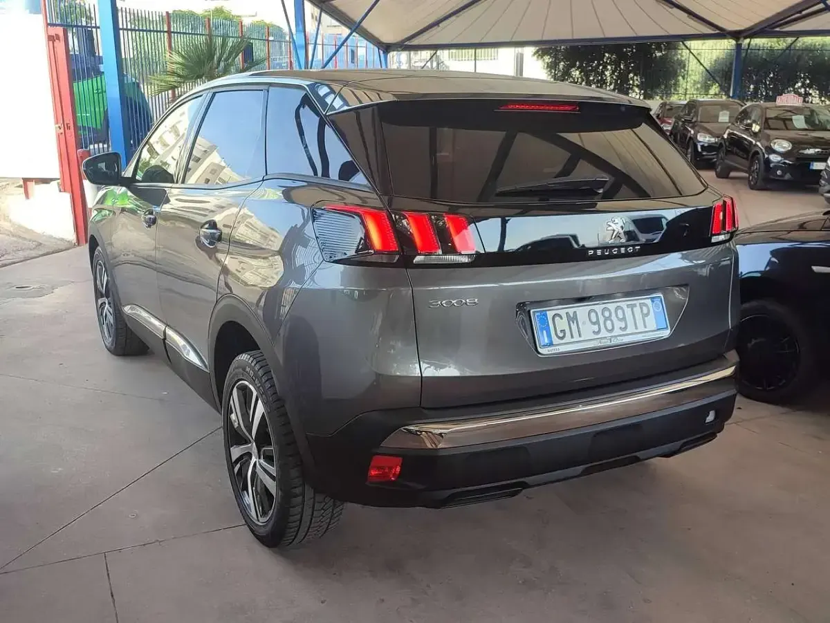 Usata Peugeot 3008 Allure 131 CV (96 kW) 2023 Grigio SUV