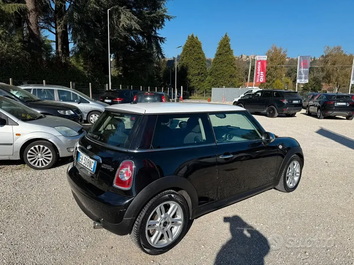 Usata Mini Cooper D 112 CV (82 kW) 2011 Nero Utilitaria