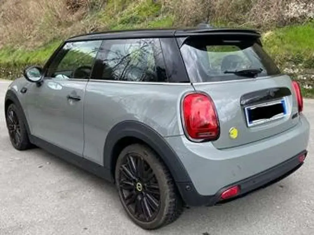 Usata Mini Cooper SE Classic 75 kW (102 CV) 2021 Grigio Utilitaria