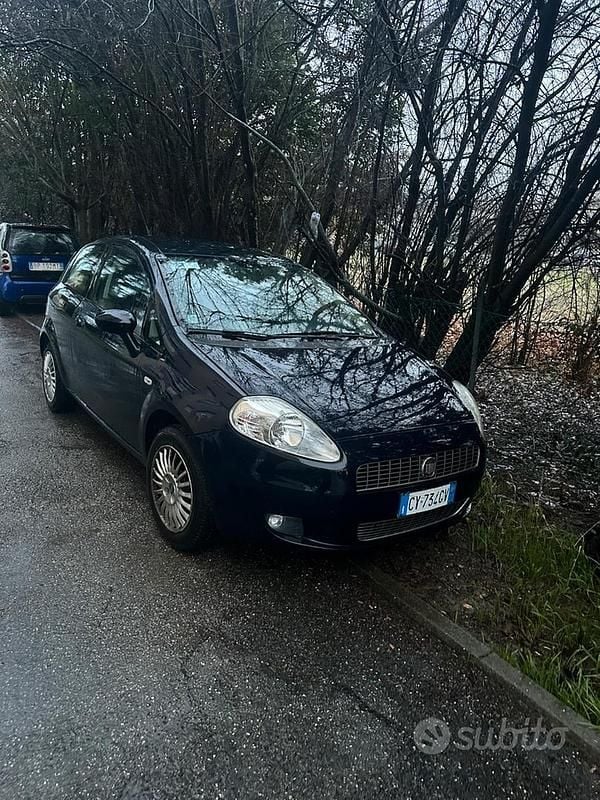 Usata Fiat Grande Punto 77 CV (56 kW) 2006 Blu Utilitaria