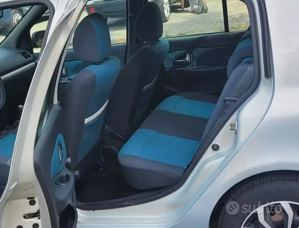 Usata Renault Clio II 75 CV (55 kW) 2003 Grigio Berlina
