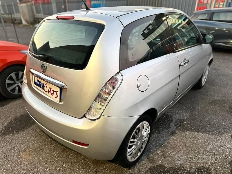 Usata Lancia Ypsilon 77 CV (56 kW) 2011 Grigio Utilitaria