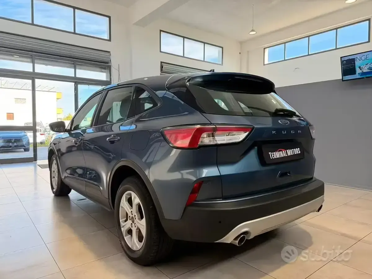 Usata Ford Kuga 120 CV (88 kW) 2023 Blu SUV