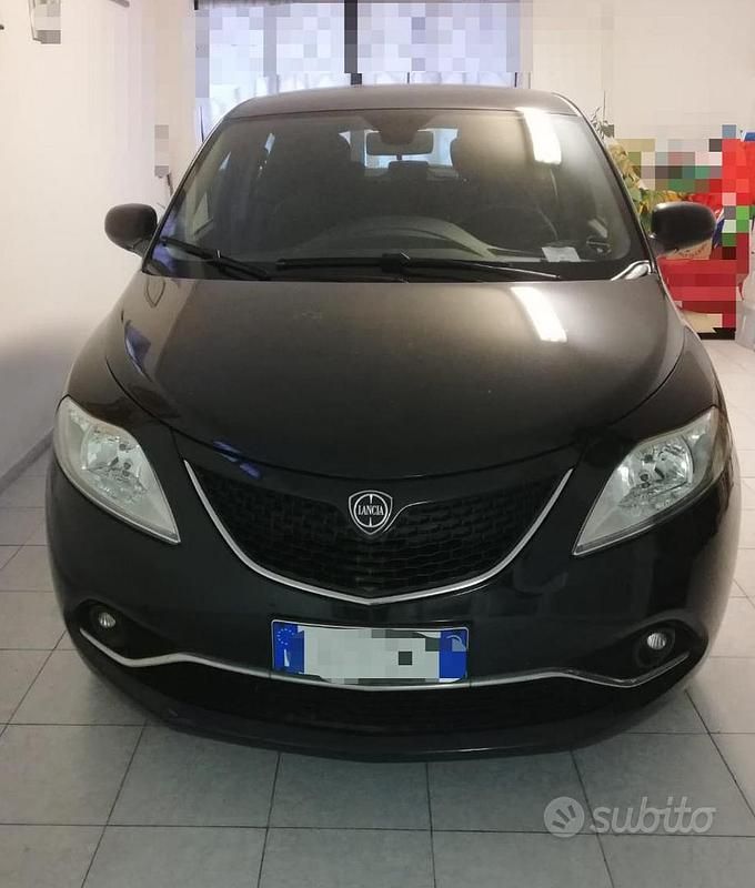 Usata Lancia Ypsilon 69 CV (50 kW) 2017 Nero Utilitaria
