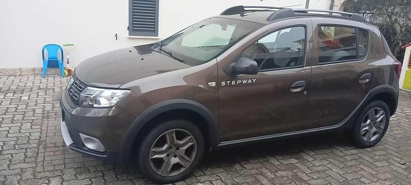 Usata Dacia Sandero Stepway 90 CV (66 kW) 2019 Marrone Berlina