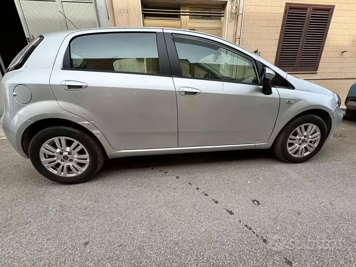 Usata Fiat Punto Pop 75 CV (55 kW) 2012 Grigio Utilitaria