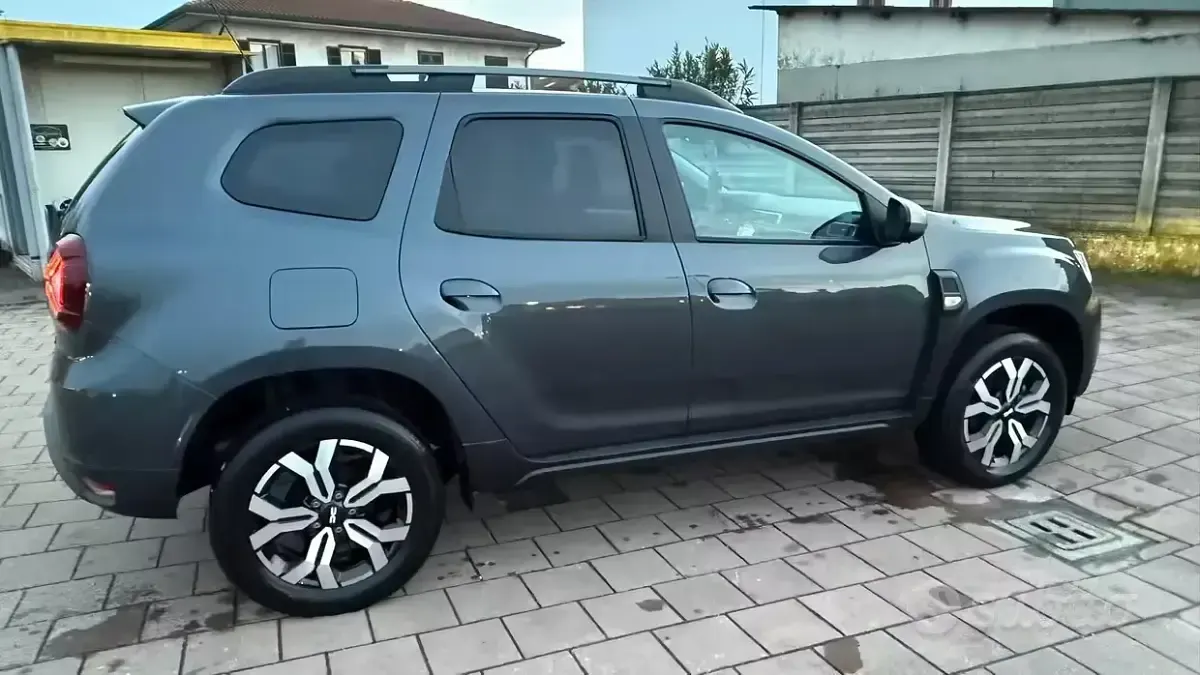 Usata Dacia Duster 101 CV (74 kW) 2023 Grigio SUV
