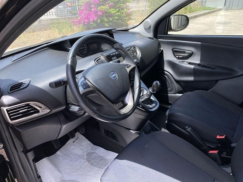 Usata Lancia Ypsilon Gold 69 CV (50 kW) 2020 Nero Utilitaria