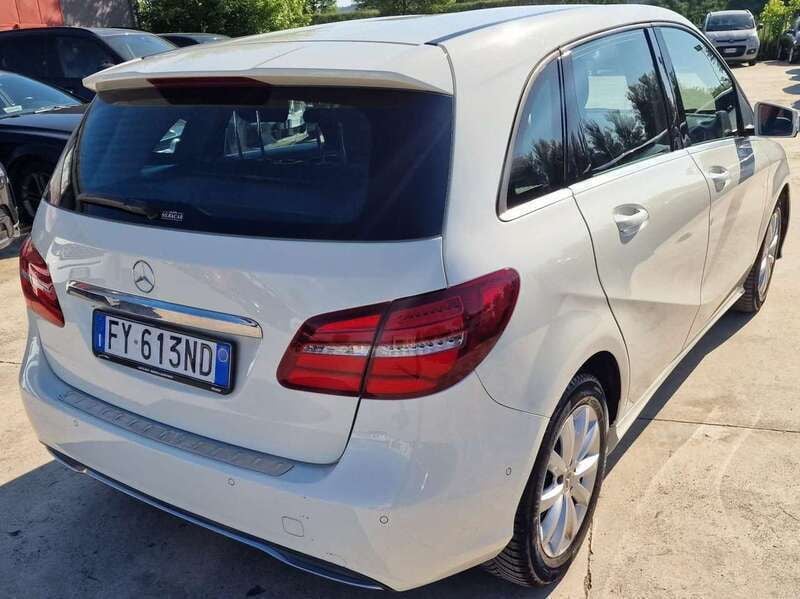 Usata Mercedes B180 109 CV (80 kW) 2019 Bianco Monovolume
