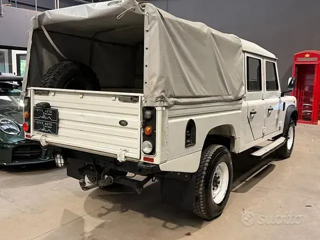 Usata Land Rover Defender S 122 CV (89 kW) 2005 Bianco pastello Berlina