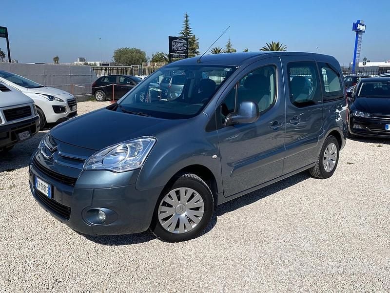 Blu/azzurro Usata 2011 Citroën Berlingo Monovolume | 8499 € (Molto cara) - Immagine 1/4