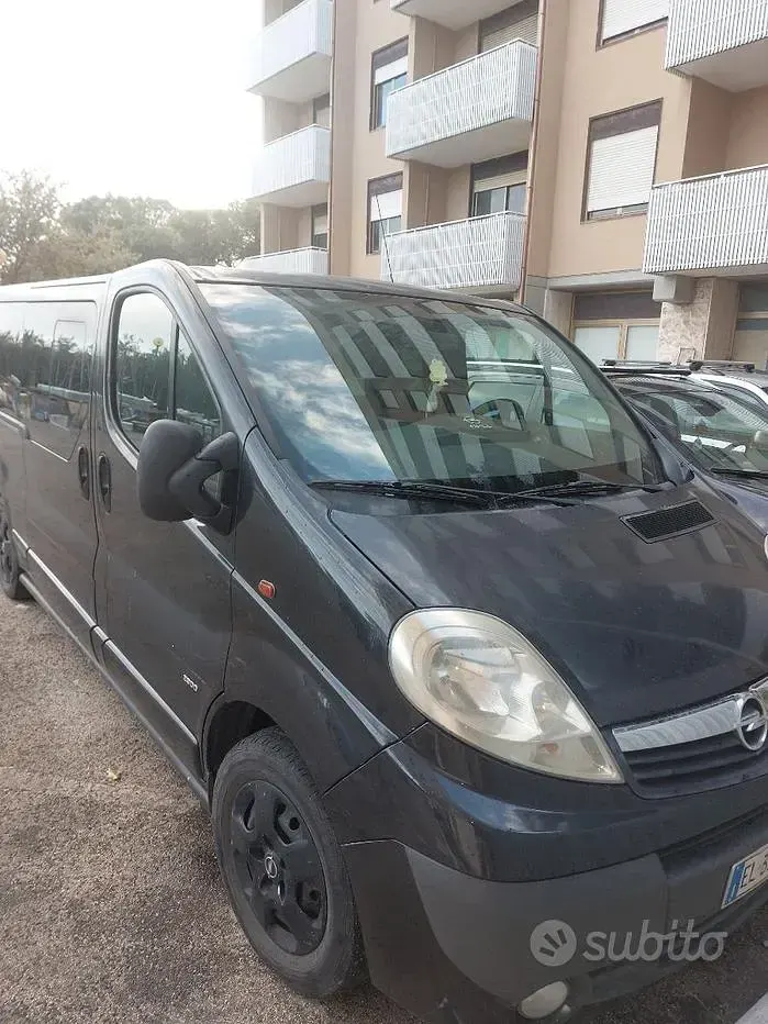 Usata Opel Vivaro 114 CV (83 kW) 2012 Nero Monovolume