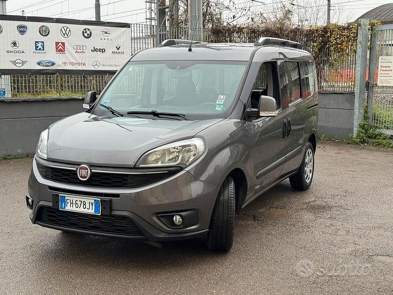 Usata Fiat Doblò 119 CV (87 kW) 2017 Grigio Monovolume