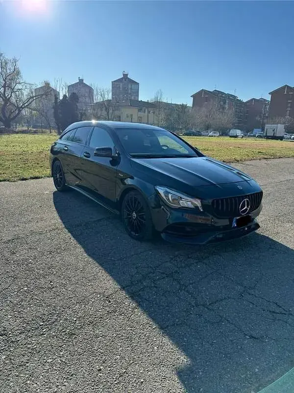 Usata Mercedes CLA200 Shooting Brake Night 136 CV (100 kW) 2019 Nero Station wagon