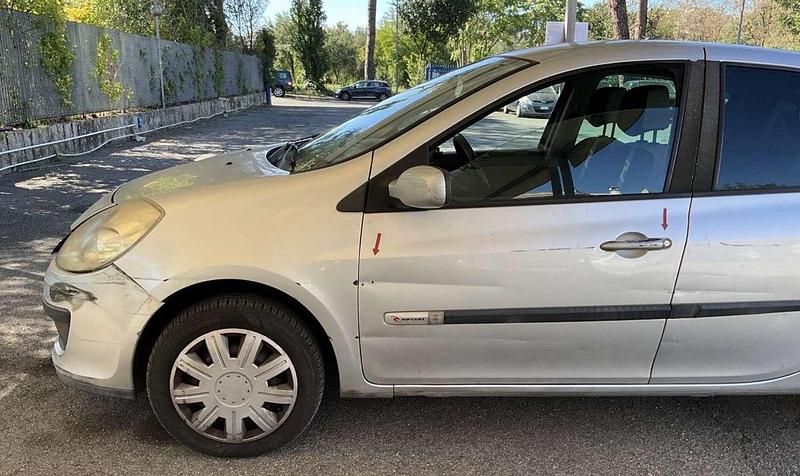 Usata Renault Clio II Rip Curl 75 CV (55 kW) 2008 Berlina