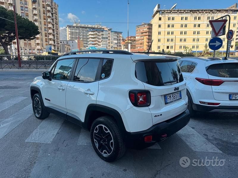 Begagnad Jeep Renegade Trailhawk 170 HK (125 kW) 2018 Vit SUV