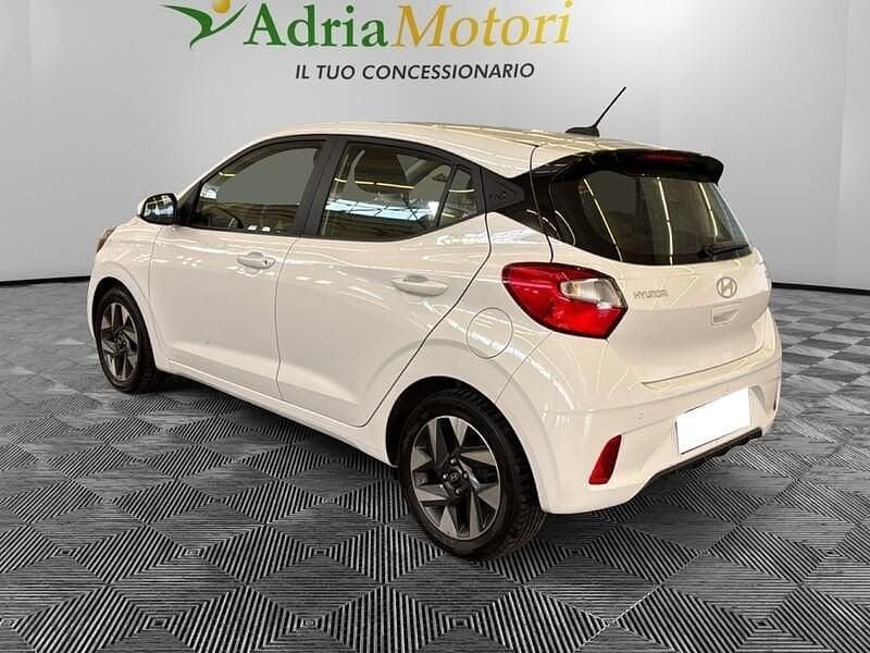 Usata Hyundai i10 67 CV (49 kW) 2023 Bianco Utilitaria