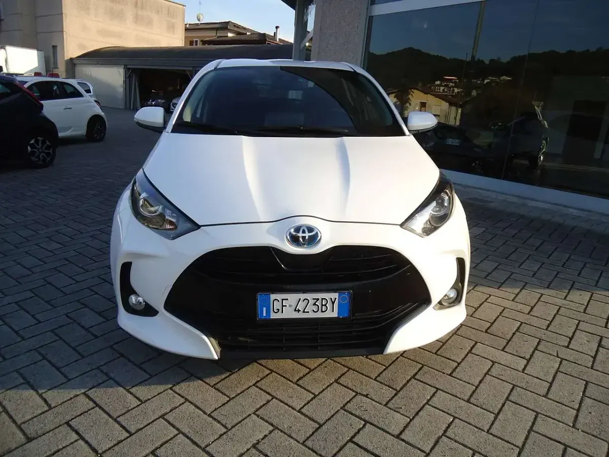 Usata Toyota Yaris Hybrid 92 CV (67 kW) 2021 Bianco Berlina