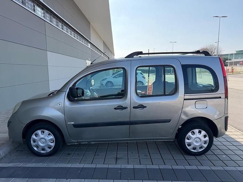Usata Renault Kangoo 106 CV (77 kW) 2011 Argento Monovolume