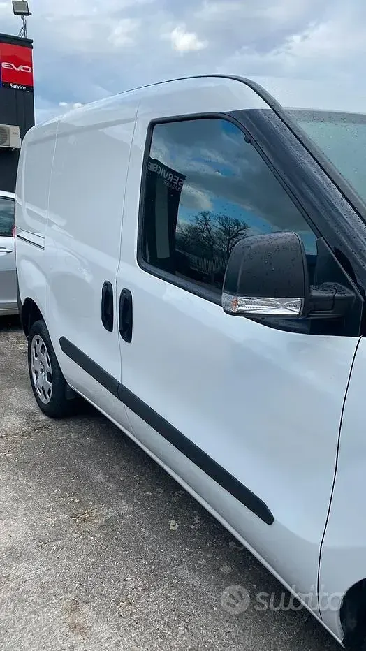 Usata Fiat Doblò S 120 CV (88 kW) 2021 Bianco Monovolume