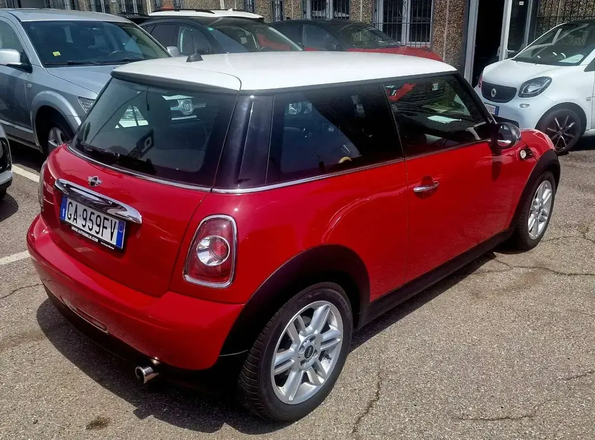 Usata Mini Cooper 122 CV (89 kW) 2011 Rosso tetto bianco Utilitaria