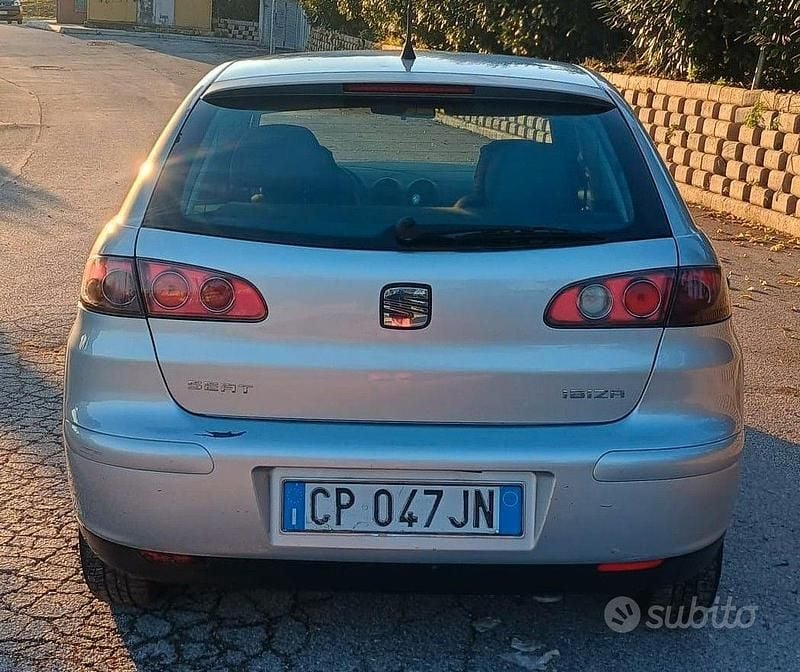 Usata Seat Ibiza 64 CV (47 kW) 2004 Grigio Utilitaria