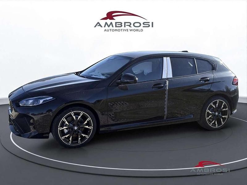 Black sapphire metallizzato Nuova 2025 BMW 120 M Sport Due volumi | 37.800 € (Buon prezzo) - Immagine 1/4