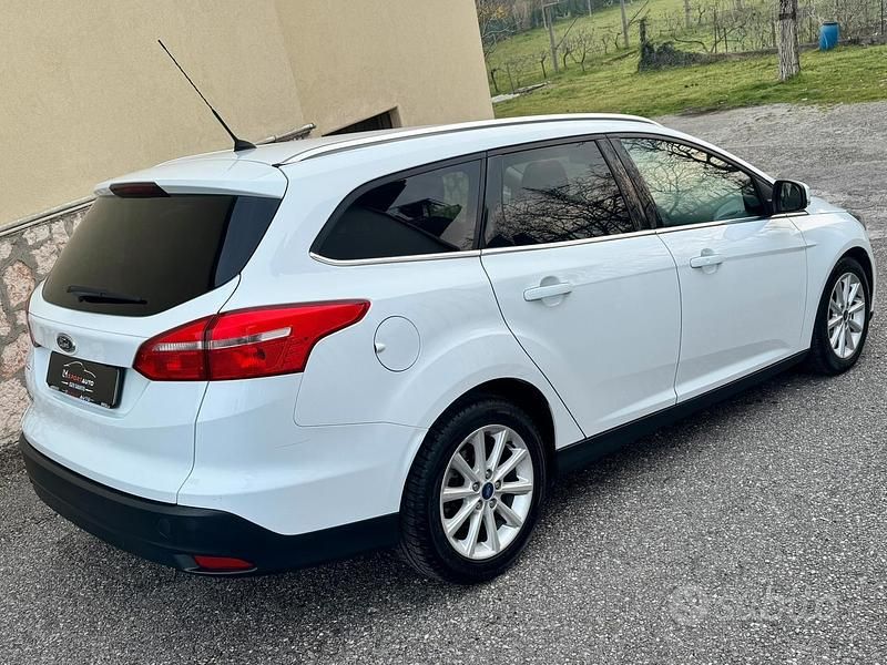 Usata Ford Focus Titanium 120 CV (88 kW) 2015 Bianco Station wagon