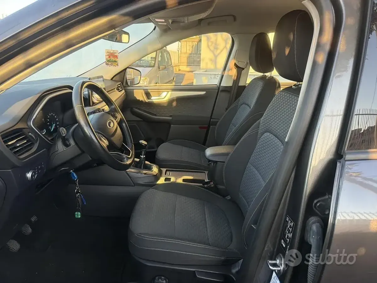 Usata Ford Kuga 120 CV (88 kW) 2021 Grigio SUV
