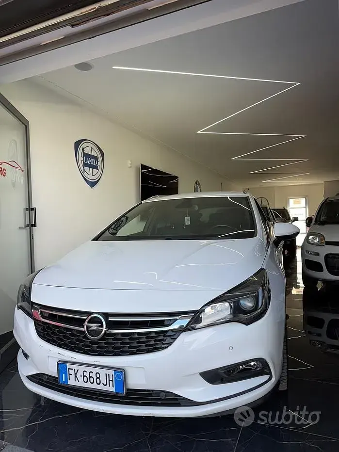Usata Opel Astra Innovation 110 CV (80 kW) 2017 Bianco Berlina