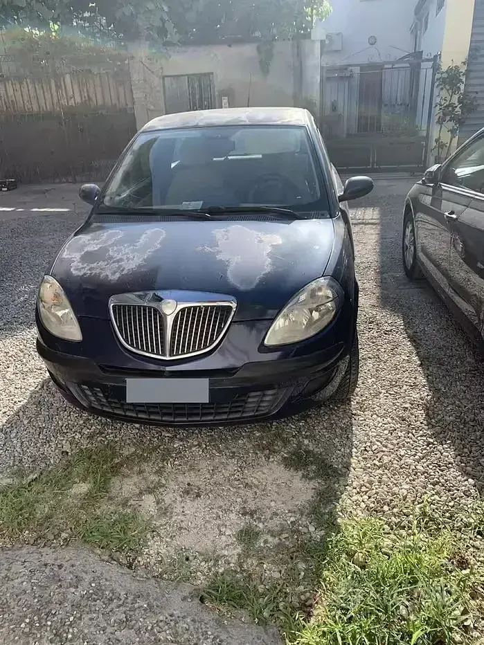 Usata Lancia Ypsilon 60 CV (44 kW) 2004 Bluazzurro Utilitaria