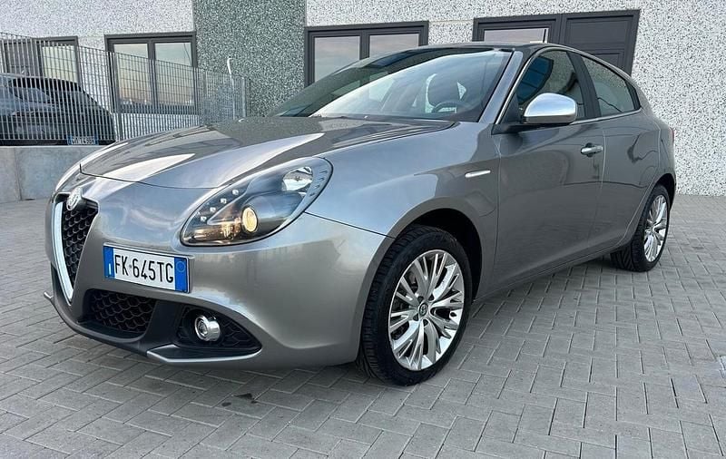 Grigio Usata 2017 Alfa Romeo Giulietta Super Tre volumi | 10.890 € (Buon prezzo) - Immagine 1/4