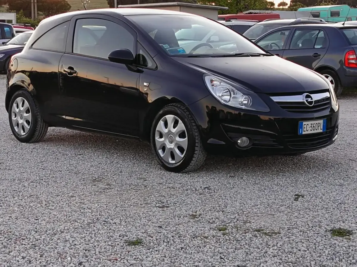 Usata Opel Corsa Edition 95 CV (69 kW) 2010 Nero Utilitaria