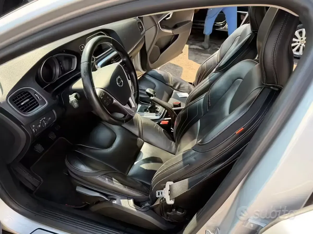 Usata Volvo V40 CC 120 CV (88 kW) 2017 Grigio Station wagon