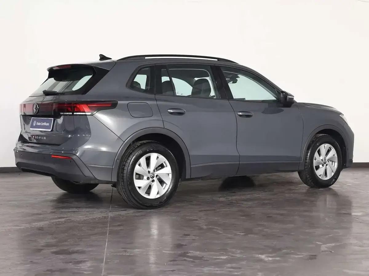 Usata VW Tiguan Life 150 CV (110 kW) 2024 Dolphin grey SUV
