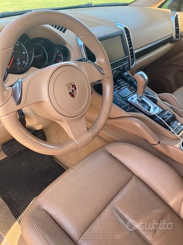 Usata Porsche Cayenne 239 CV (175 kW) 2010 Nero SUV