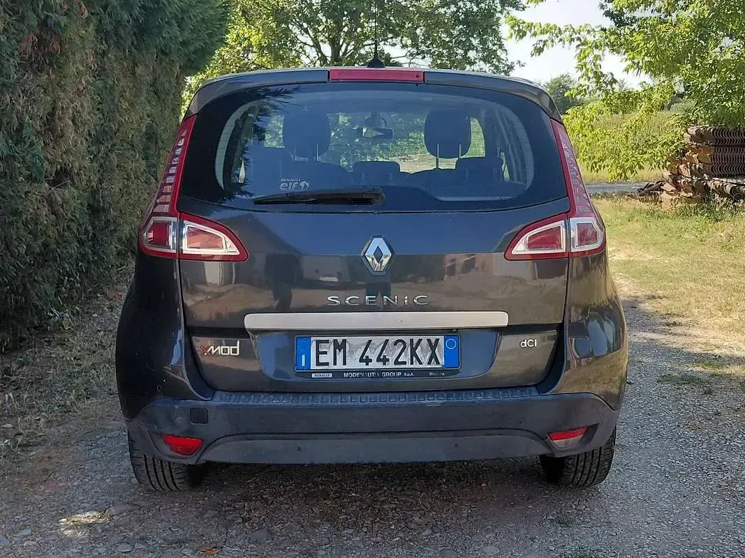 Usata Renault Scénic III Luxe 110 CV (80 kW) 2012 Nero Monovolume