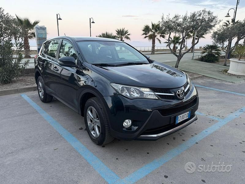 Usata Toyota RAV4 Active 124 CV (91 kW) 2015 Blu/azzurro SUV