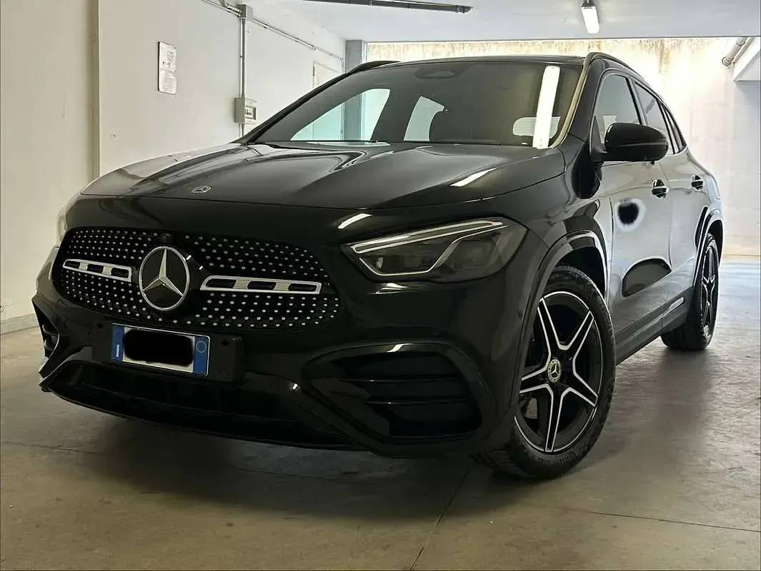 Usata Mercedes GLA200 Premium 150 CV (110 kW) 2024 Nero SUV