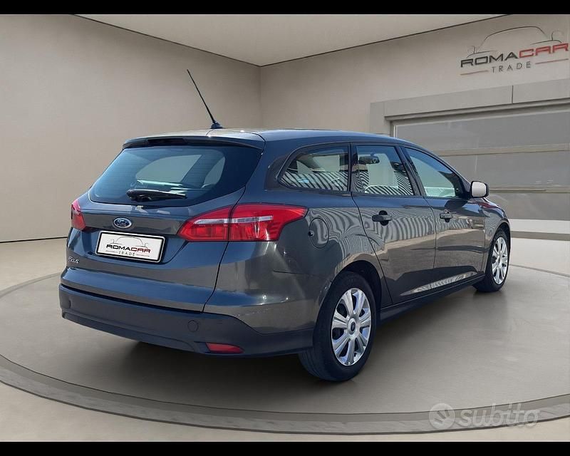 Usata Ford Focus 120 CV (88 kW) 2017 Grigio met Station wagon