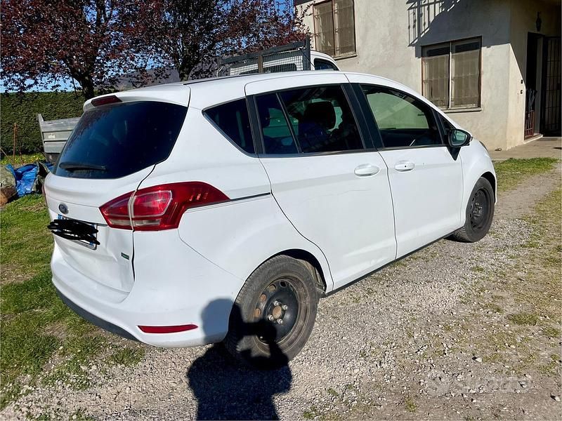 Begagnad Ford B-MAX 100 HK (73 kW) 2016 Minibuss