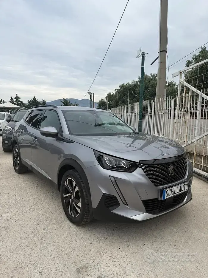 Usata Peugeot 2008 Allure 110 CV (80 kW) 2022 Grigio SUV