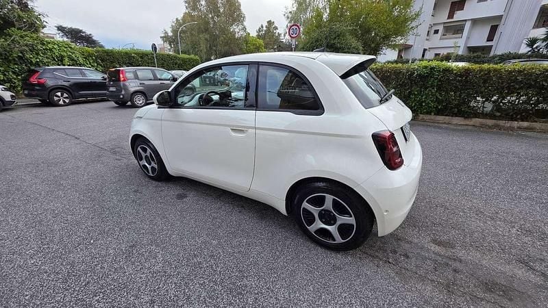 Usata Fiat 500e Passion 86 kW (118 CV) 2021 Bianco Cabrio