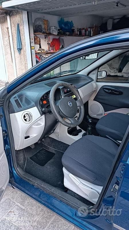 Usata Fiat Punto 2004 Blu Utilitaria