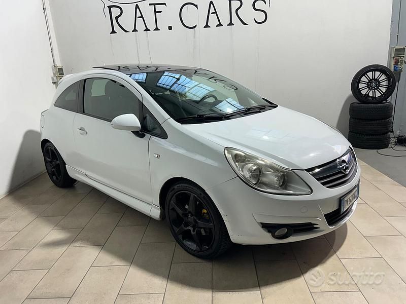 Usata Opel Corsa 125 CV (91 kW) 2009 Bianco Coupé