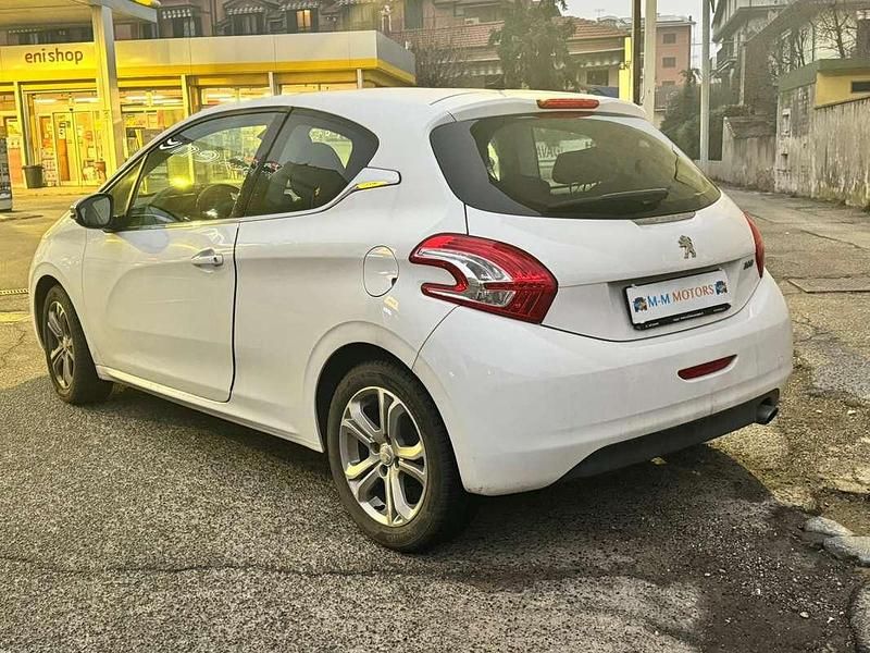 Usata Peugeot 208 Allure 68 CV (50 kW) 2013 Bianco Utilitaria