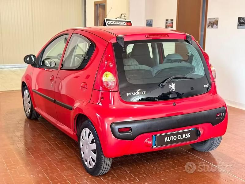 Usata Peugeot 107 68 CV (50 kW) 2007 Rosso Utilitaria