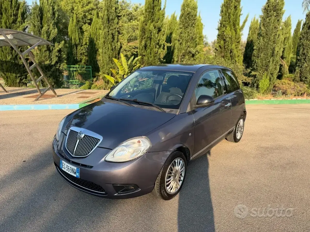 Usata Lancia Ypsilon 69 CV (50 kW) 2011 Grigio Utilitaria