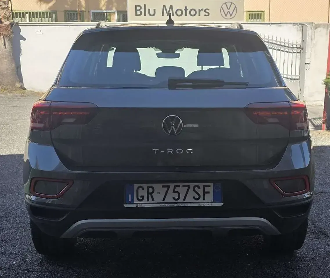 Usata VW T-Roc Life 150 CV (110 kW) 2023 Grigio SUV