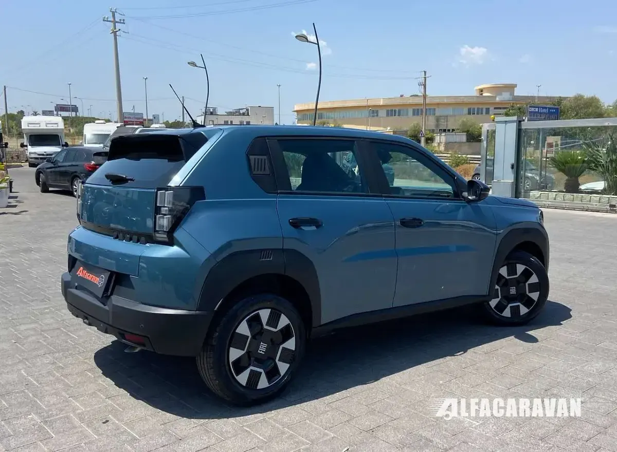 Nuova Fiat Grande Panda Icon 101 CV (74 kW) 2026 Blu/azzurro Utilitaria